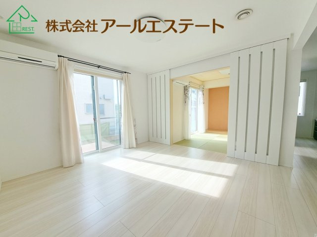 姫路市花田町上原田　　中古戸建の居間・リビング