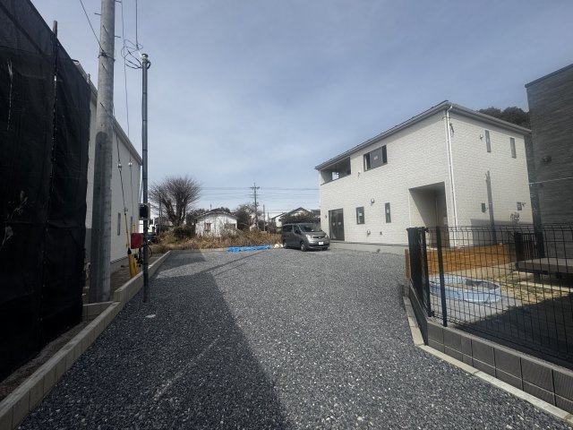 新築　伊勢崎市市場町第9　クレイドルガーデン　2号棟の駐車場|現地写真　駐車スペースは並列3台分可能です！
