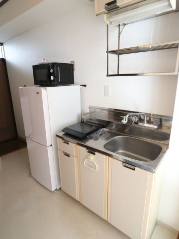 シティハイム郷のキッチン|家電付きのお部屋です。※画像は102号室のものです。