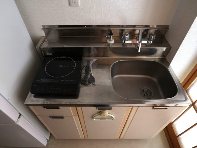 シティハイム郷のキッチン|1口ＩＨヒーター付※画像は102号室のものです。