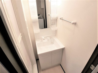 【独立洗面台】 | レオネクストル　シイェル | 清潔感溢れるスタイリッシュな洗面台