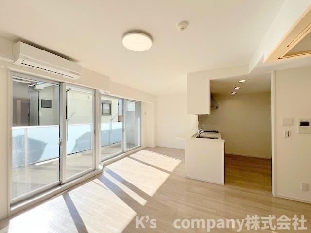 ◎茅ヶ崎市赤松町　プライム湘南辻堂リーフィアレジデンスの居間・リビング|南向きリビングで陽当たり良好♪広さ16帖です◇