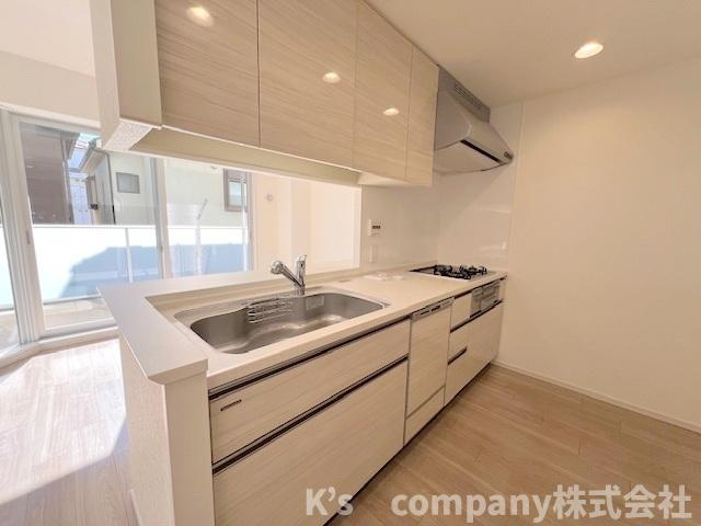 ◎茅ヶ崎市赤松町　プライム湘南辻堂リーフィアレジデンスのキッチン|吊戸棚収納付きのシステムキッチン☆