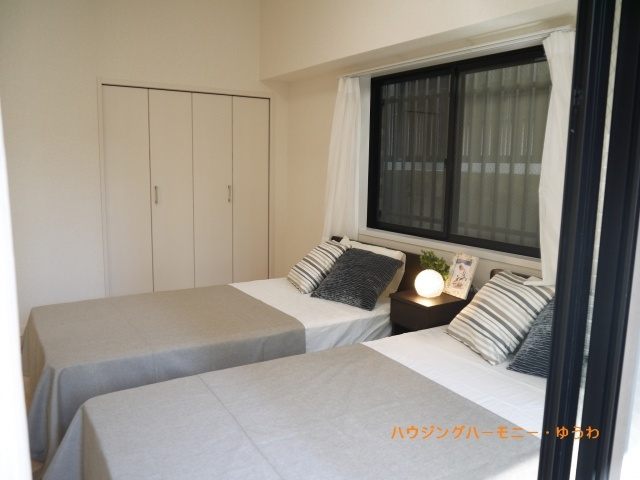 【寝室】 | レーベンハイム中板橋２ | バルコニーに面した洋室は、寝室としてコーディネート可能です。