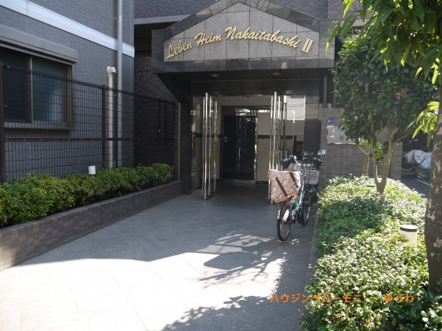 【エントランス】 | レーベンハイム中板橋２ | タイル張りの開放感ある綺麗なエントランス。