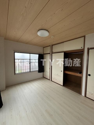 【居間・リビング】 | リバービュ－羽田 | こちらのリビングで趣味の時間をお楽しみください