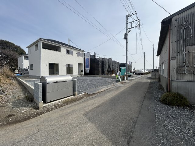 新築　伊勢崎市市場町第9　クレイドルガーデン　4号棟の前面道路含む現地写真|現地写真　南側接道幅員約4ｍ