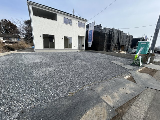 新築　伊勢崎市市場町第9　クレイドルガーデン　4号棟の駐車場|現地写真　駐車スペースは並列3台分可能です！
