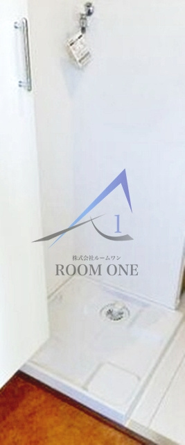 Ｔ’ｓ　ＯＴＡＫＩＢＡＳＨＩの設備|洗濯機置き場です。