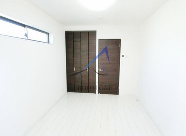 Ｔ’ｓ　ＯＴＡＫＩＢＡＳＨＩの居間・リビング|洋室のお部屋です。