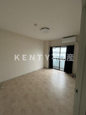 【居間・リビング】 | リバービュ－羽田 | ゆったりとした居間です