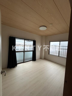 【居間・リビング】 | リバービュ－羽田 | こちらの居間で趣味の時間をお楽しみください