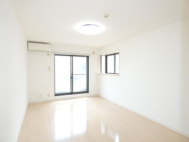 プレミールⅡの居間・リビング