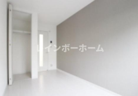 千葉市花見川区朝日ケ丘４丁目のアパートの居間・リビング