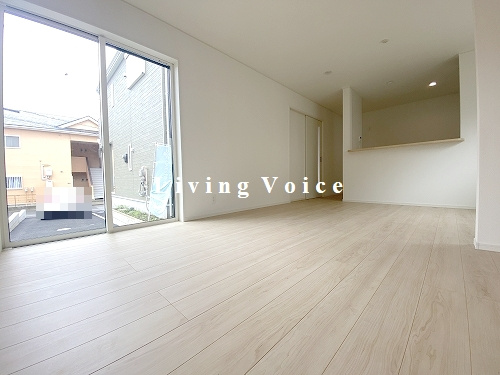 【居間・リビング】 | 【仲介手数料０円】平塚市田村第48　新築一戸建て　1号棟　全2棟 | 平塚市田村第48　新築一戸建て