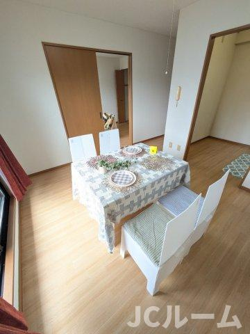 柏崎市西山町鬼王の賃貸マンションの居間・リビング