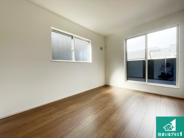 京都市伏見区羽束師鴨川町　第3期　新築一戸建ての洋室|シンプルな洋室は、自分好みのインテリアが楽しめます♪ご家族とインテリアや家具を選びに行くのは新築購入時の醍醐味の一つです。ぜひお楽しみください♪