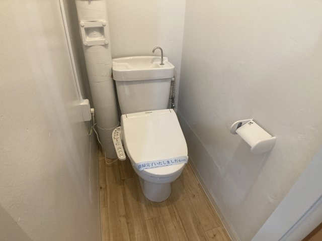 ビレッジハウス鈴蘭台4号棟のトイレ|温水洗浄便座付きのトイレ