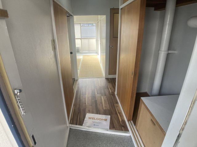 ビレッジハウス鈴蘭台4号棟の玄関|玄関収納・収納箇所多数ございます