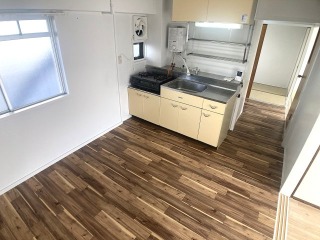 ビレッジハウス鈴蘭台4号棟の内装|開放感の有るダイニングスペース