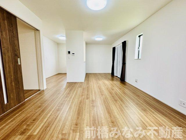 前橋市天川大島町　B号棟(全２棟)　ハートフルタウン　新築建売分譲の居間・リビング|ゆったり過ごせる居間です
