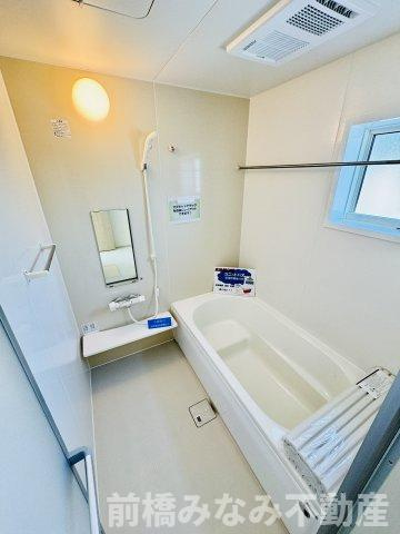 前橋市茂木町第3　２号棟(全８棟)　リーブルガーデン　新築建売分譲の玄関|ゆったりとした玄関です