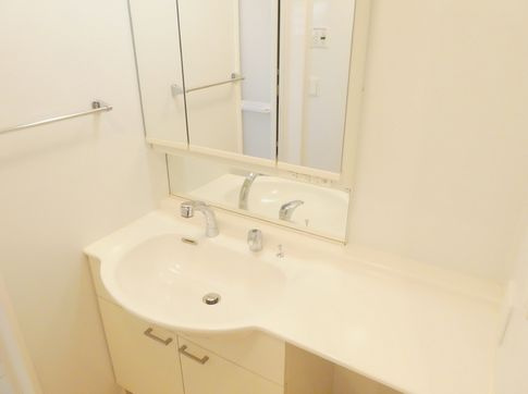 コーワ・ルミエール参番館の独立洗面台|※別号室参考写真