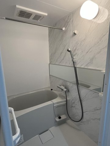 Ellina波多江駅北の浴室