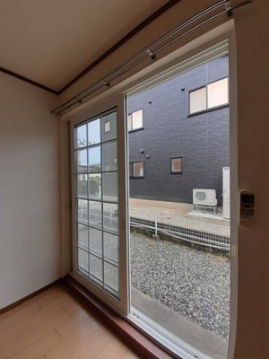 【バルコニー】 | クリーンフィールドＢ | 暖かな日差しのふりそそぐバルコニー