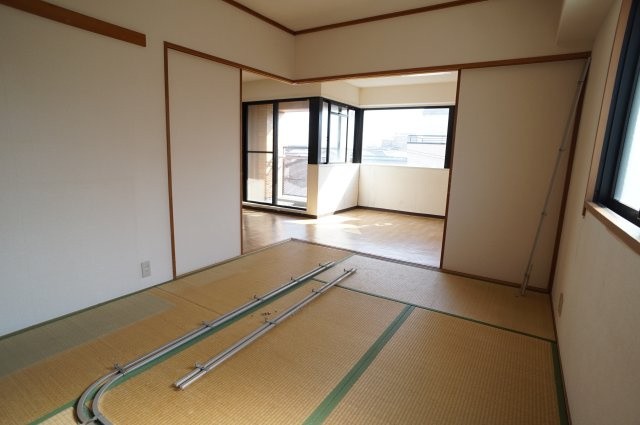 ロイヤルメゾン逆瀬川のその他