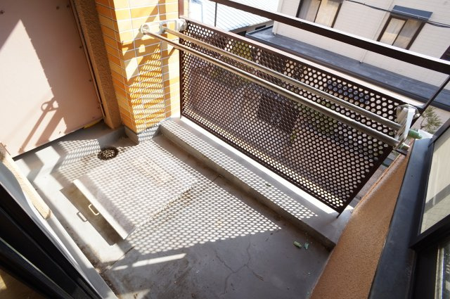 ロイヤルメゾン逆瀬川のバルコニー