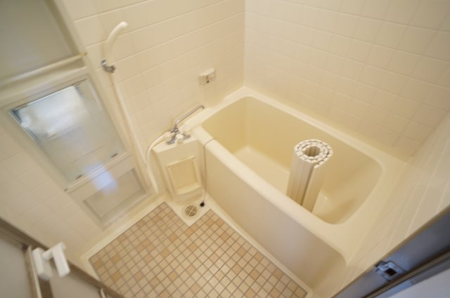 ロイヤルメゾン逆瀬川の浴室