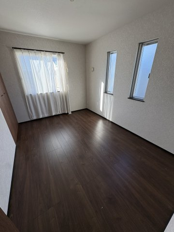 大字寺尾戸建ての洋室