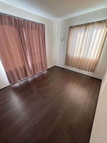 大字寺尾戸建ての洋室