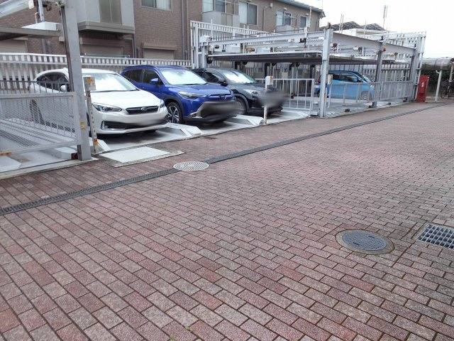 ジュリオ東野の駐車場