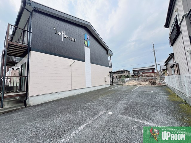 Surplus沖野の駐車場