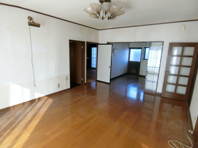 高崎市八幡町　中古戸建【売主】の居間・リビング|ゆったり過ごせる居間です