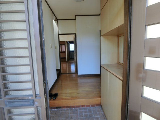 高崎市八幡町　中古戸建【売主】の玄関|落ち着いた玄関です