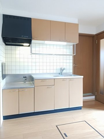 ディアコートＢのキッチン|コンパクトなキッチンで掃除もラクラク