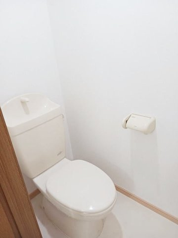 ディアコートＢのトイレ|ゆったりとした空間のトイレです