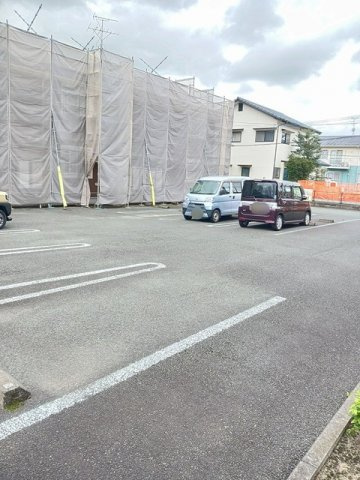 ビサイド桜木Ｂの駐車場|車をお持ちの方に嬉しい駐車場付きの物件です