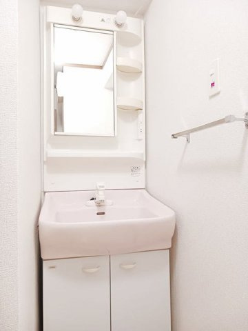 ビサイド桜木Ｂの洗面所|スペースが確保できる洗面所です