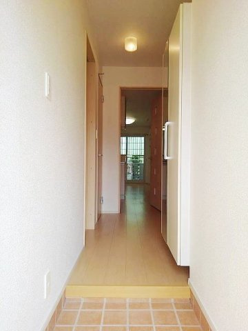 クラールの玄関|収納もある玄関です