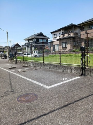 熊本市東区山ノ神２丁目のアパートの駐車場|車をお持ちの方に嬉しい駐車場付きの物件です
