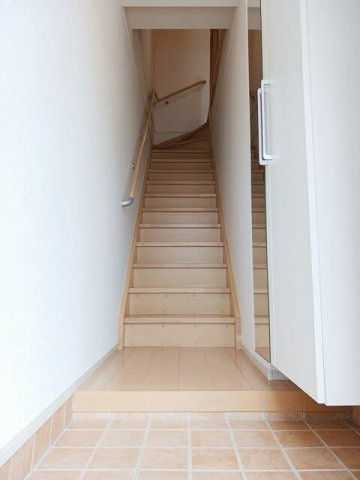 クリアネス尾ノ上の玄関|収納もある玄関です