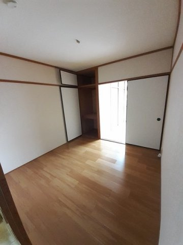 プラムハウスの内装|明るい色調の室内です