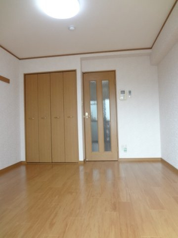 熊本市中央区黒髪６丁目の賃貸マンションの内装|明るい室内です