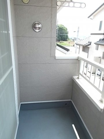 サンエイツプレインＡのバルコニー|外からの目が気にならないバルコニーで洗濯物が干せます