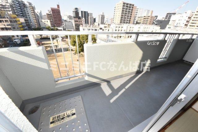 大阪市西区北堀江２丁目の賃貸マンションのバルコニー