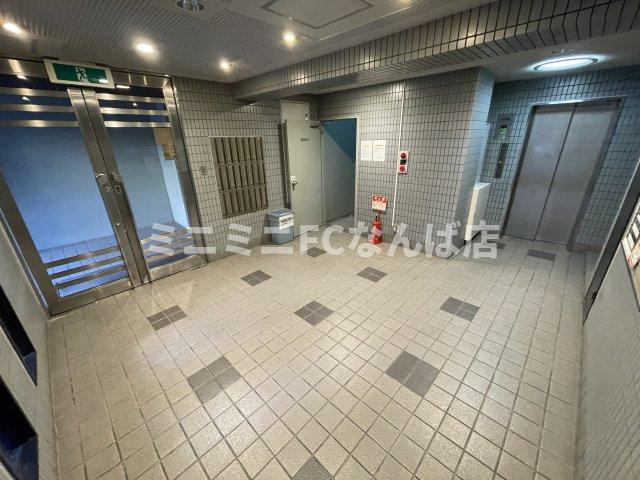 大阪市西区北堀江２丁目の賃貸マンションのエントランス